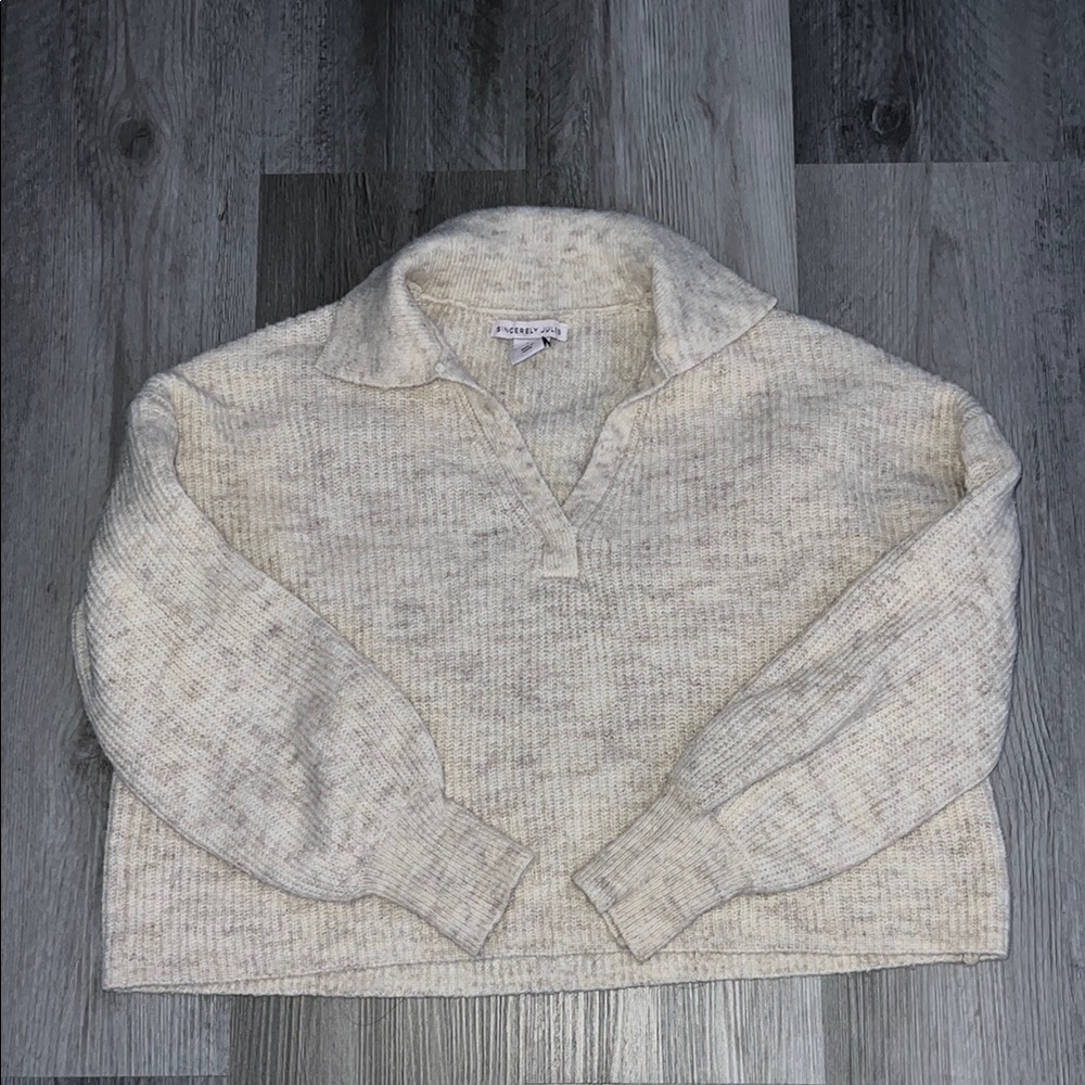 Cream V-Neck Sweater with Chunky Knit and Relaxed Fit